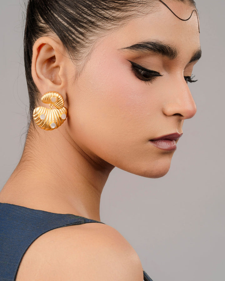 Shell Earring Gold Stud