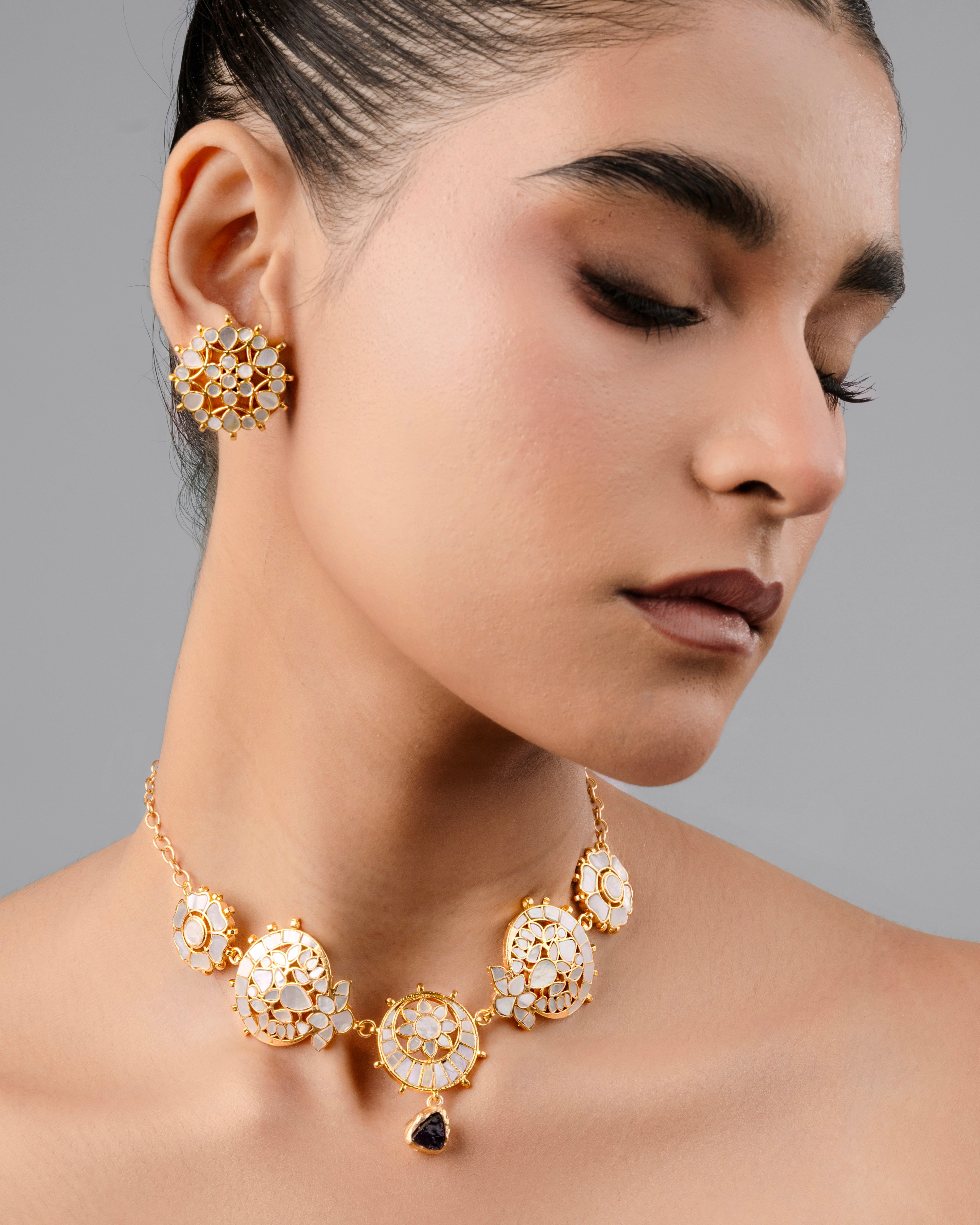 Premium quality gold-plated mother-of-pearl traditional jewellery set online in India, featuring a lightweight choker and push-back earrings.