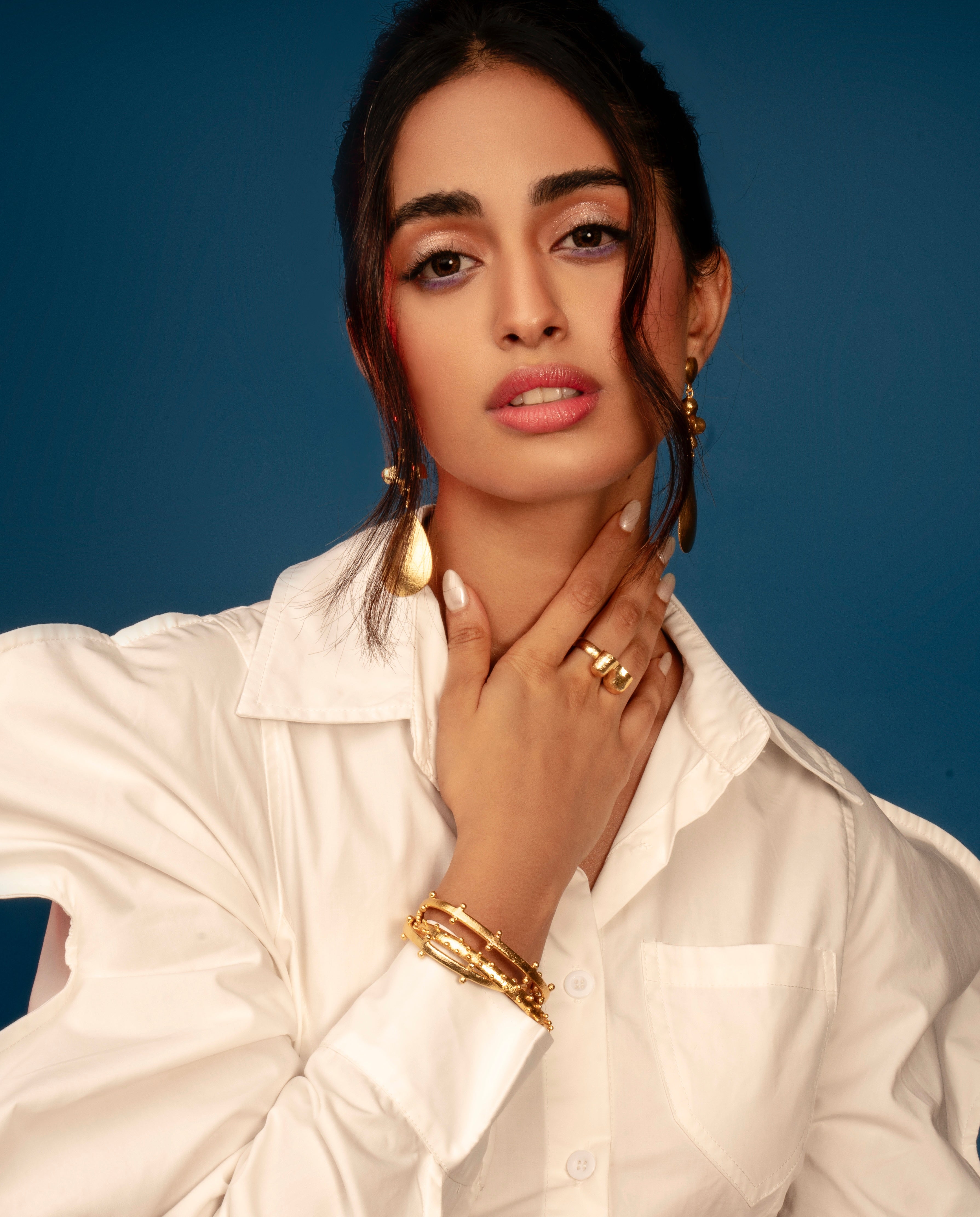 Handcrafted gold-plated statement ring featuring anti-tarnish brass construction. Discover lightweight heritage design for festive and casual looks.