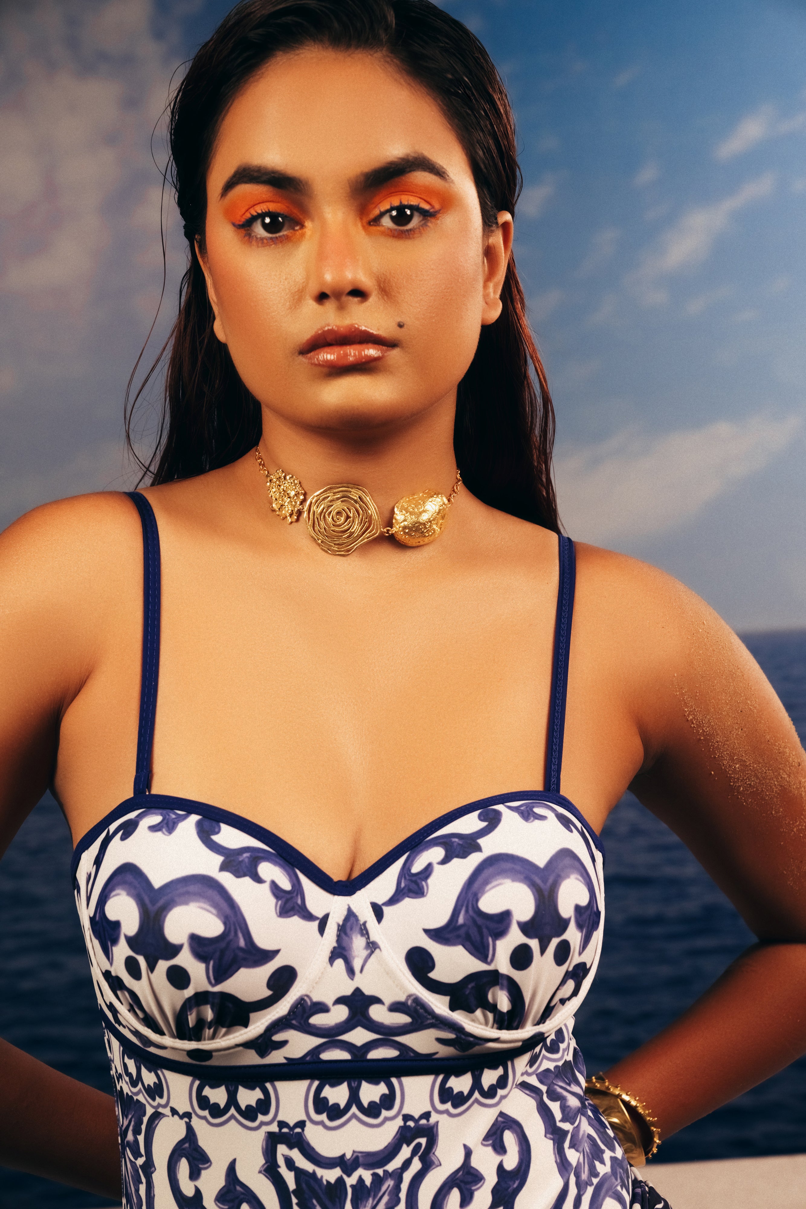 Adjustable anti-tarnish gold floral choker necklace styled on a model.