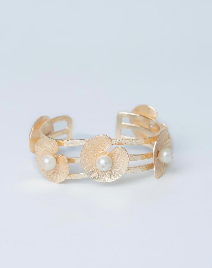 Pearl shell bracelet