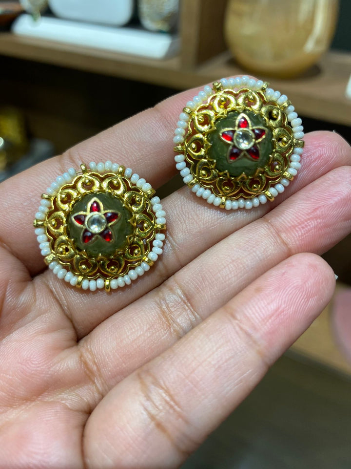 Regal Indian wedding jewelry showcasing lightweight Madhubala style Kundan stone earrings for festive wear.
