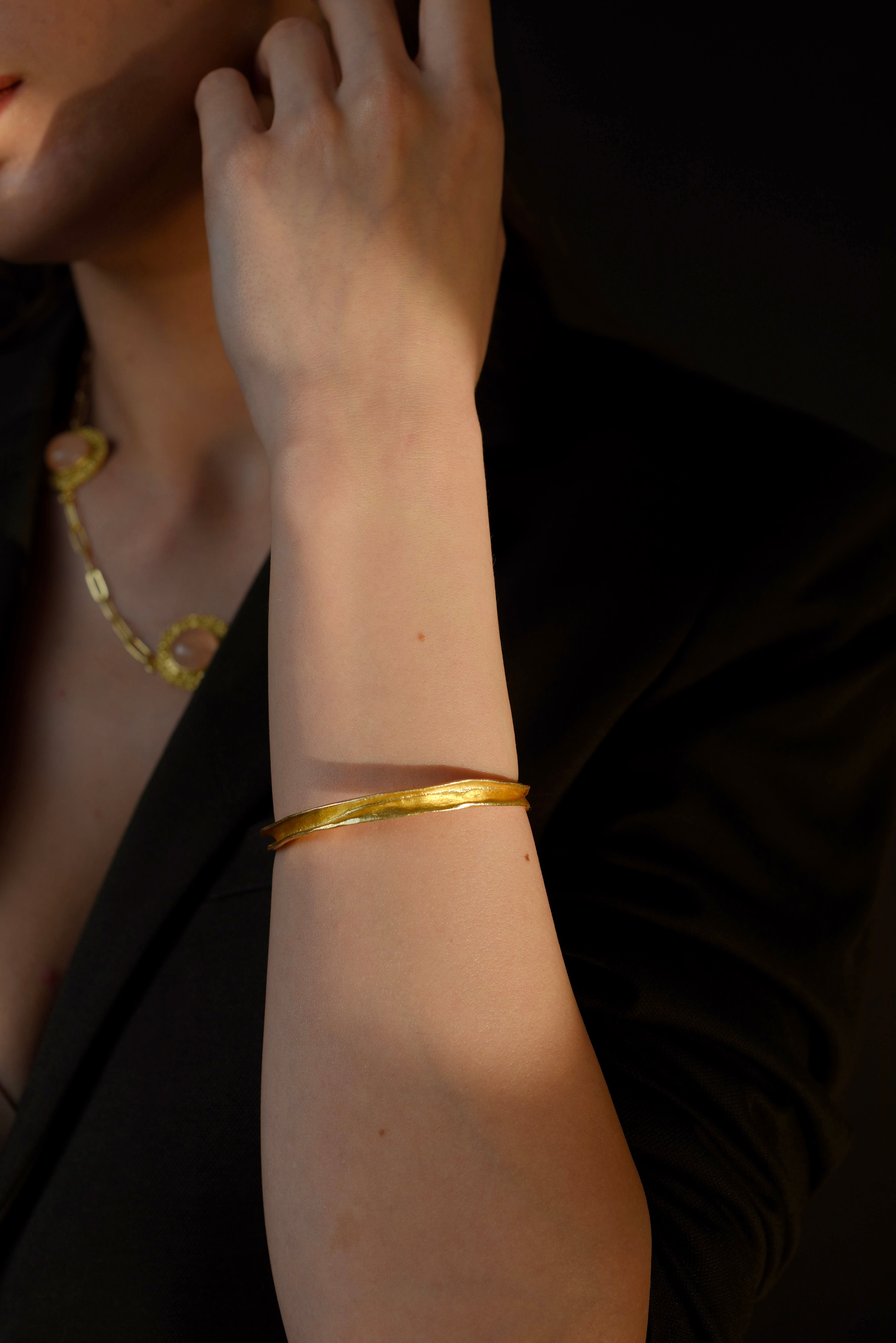 Buy an aesthetic plain open-cuff kada in india