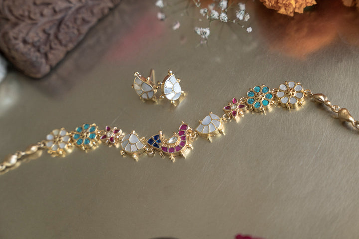 Baalajewels Phool Kundan choker necklace paired with traditional Indian wedding wear