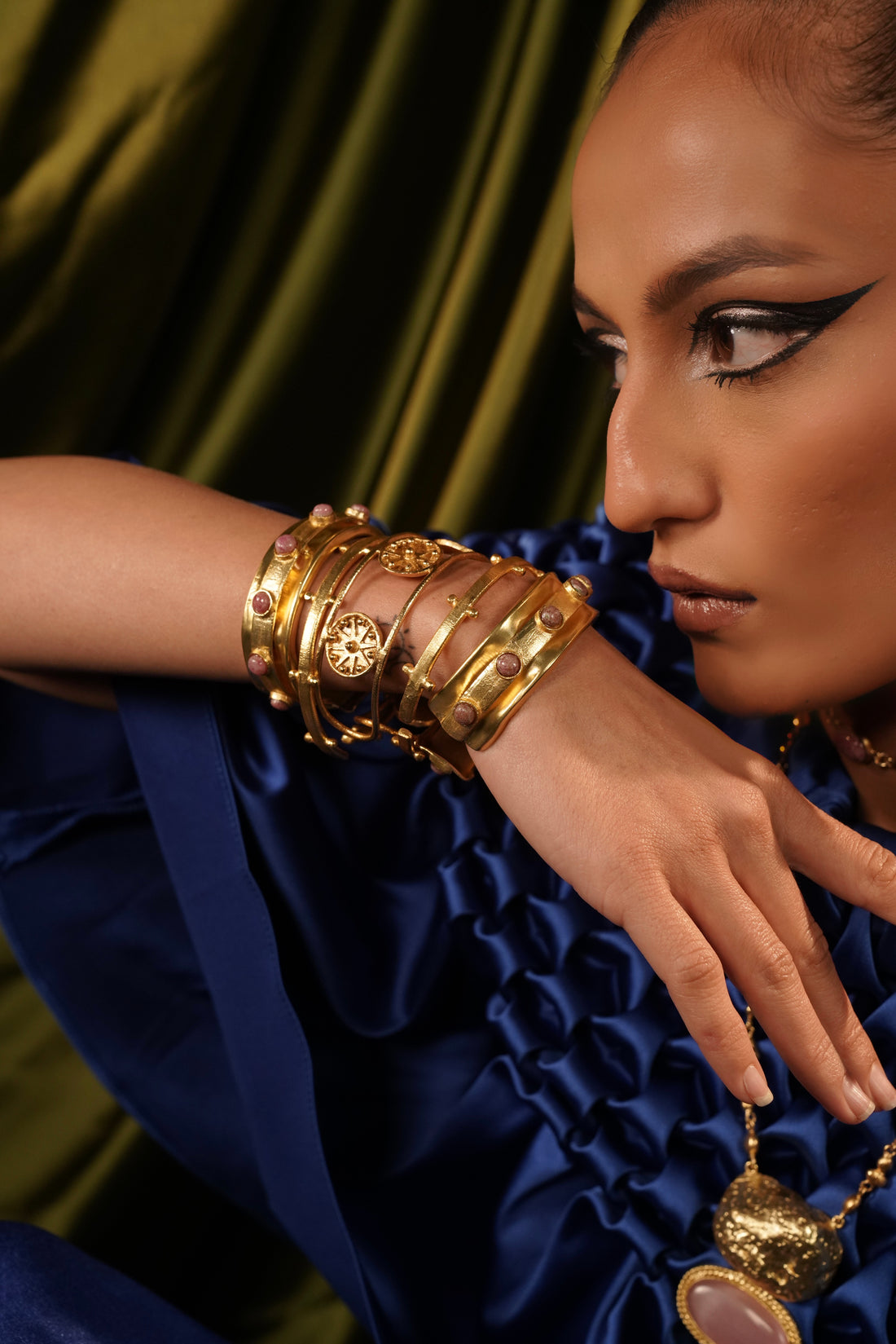 Buy gold plated stack of 5 bangle bracelet for women