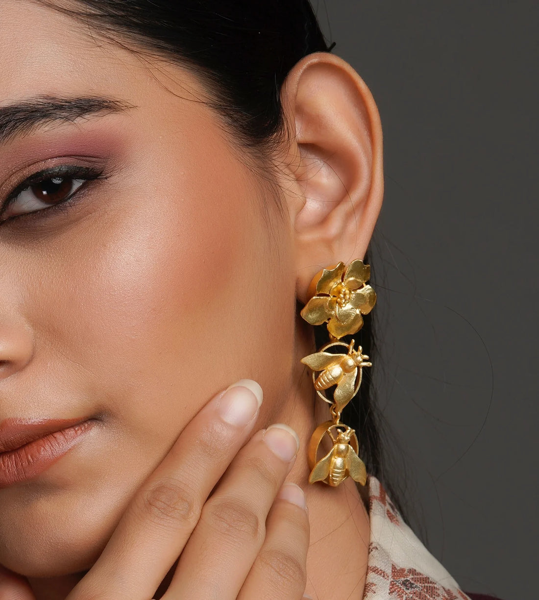 gold plated dangle honey bee earring