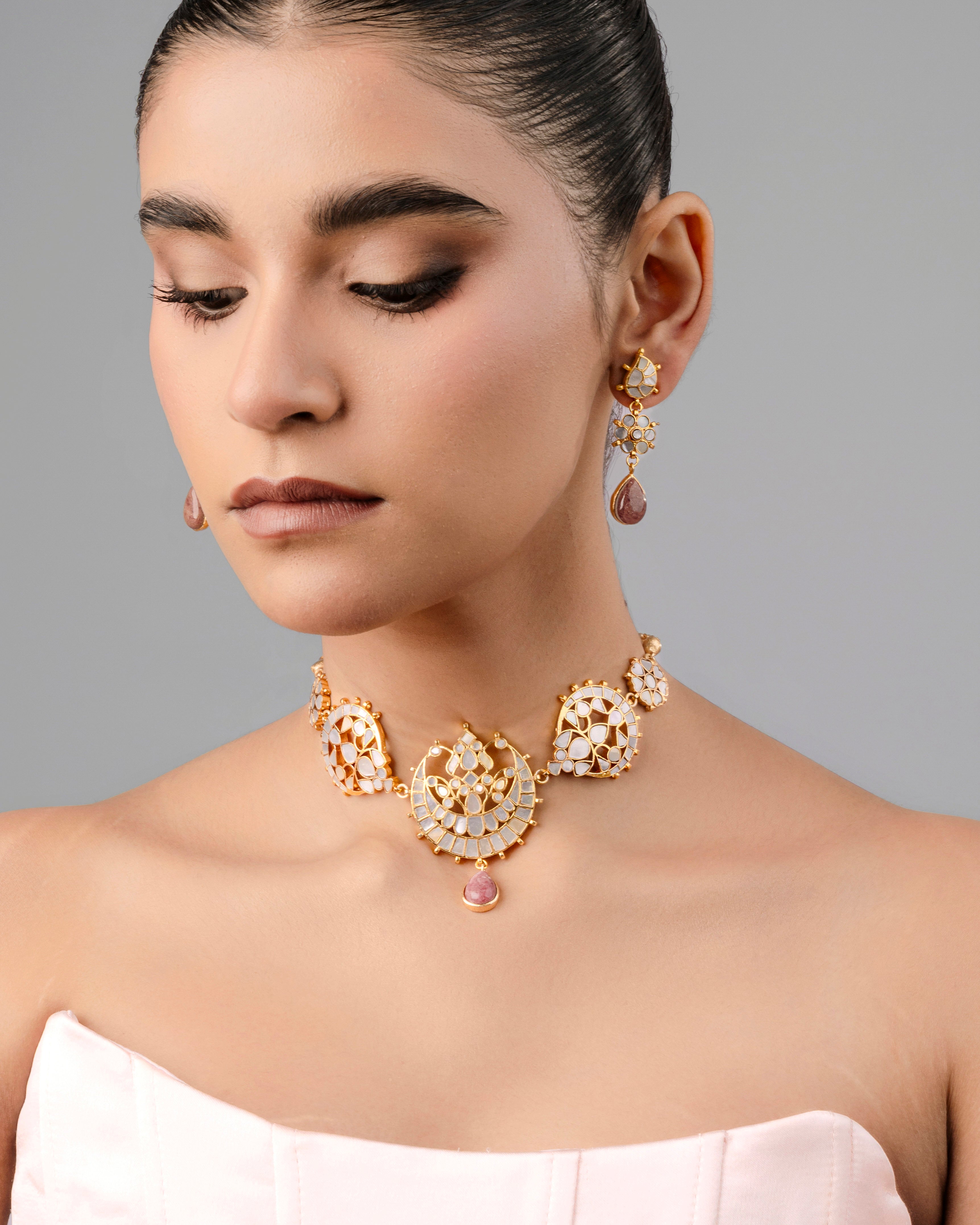 Aura mother-of-pearl choker with earring for women, perfect match for wedding and festive season.
